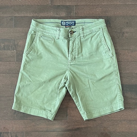 Green American Eagle Shorts Size M - Picture 1 of 2